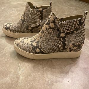 Like new Steve Madden booties